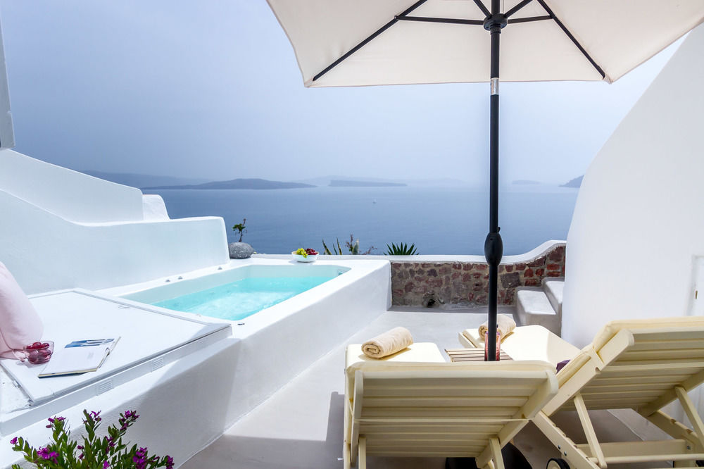 santorini villas infinity pools