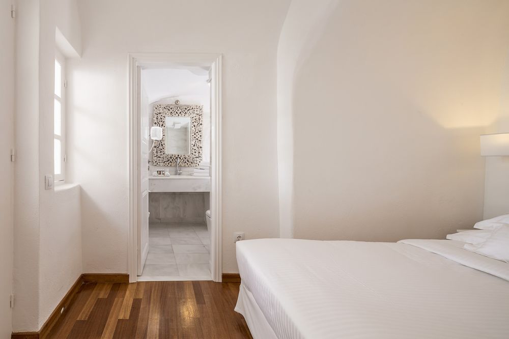 canaves oia suites