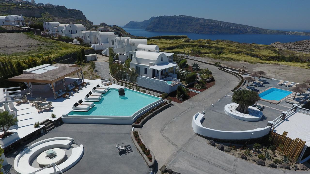 oia villas santorini greece