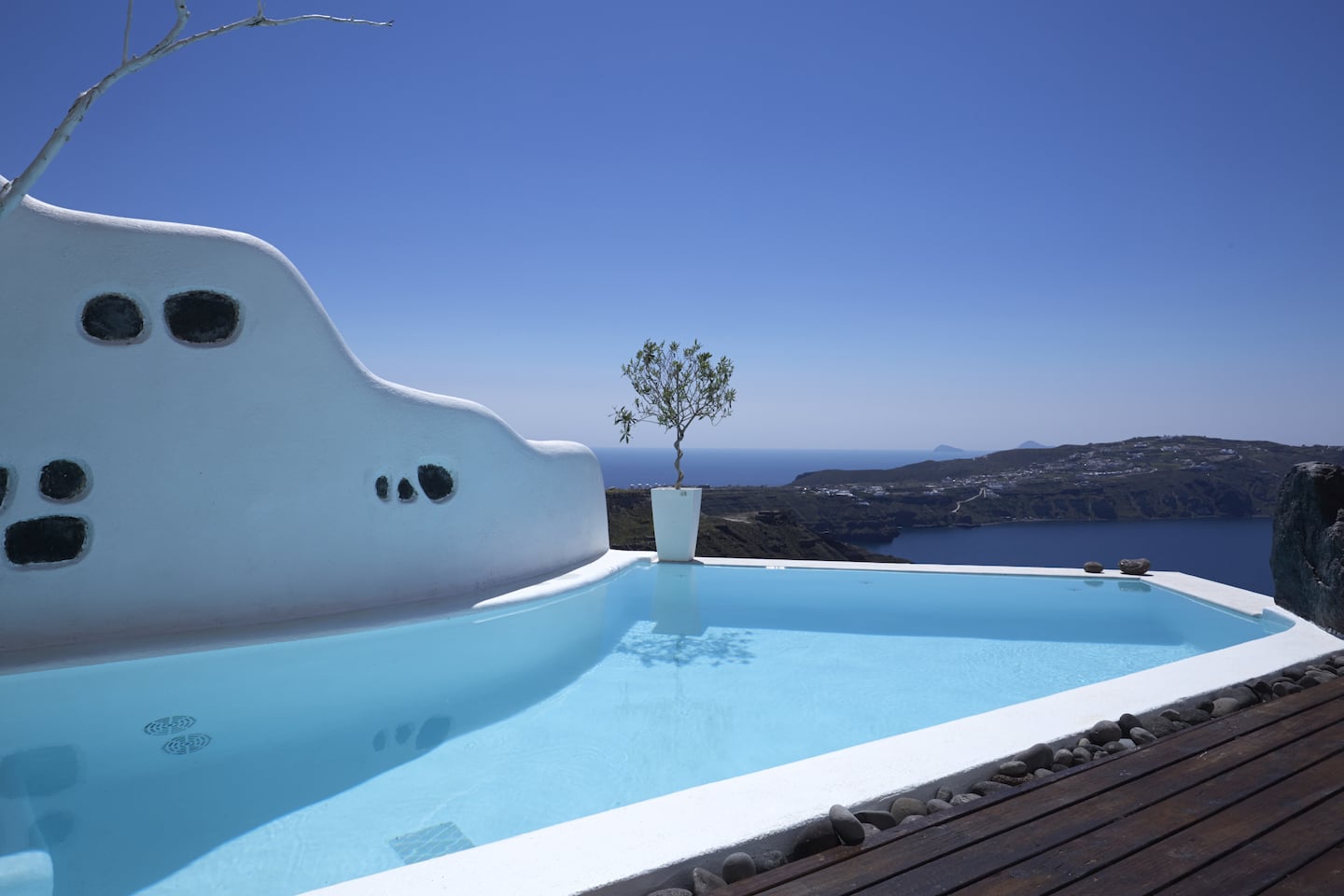 luxury suites santorini