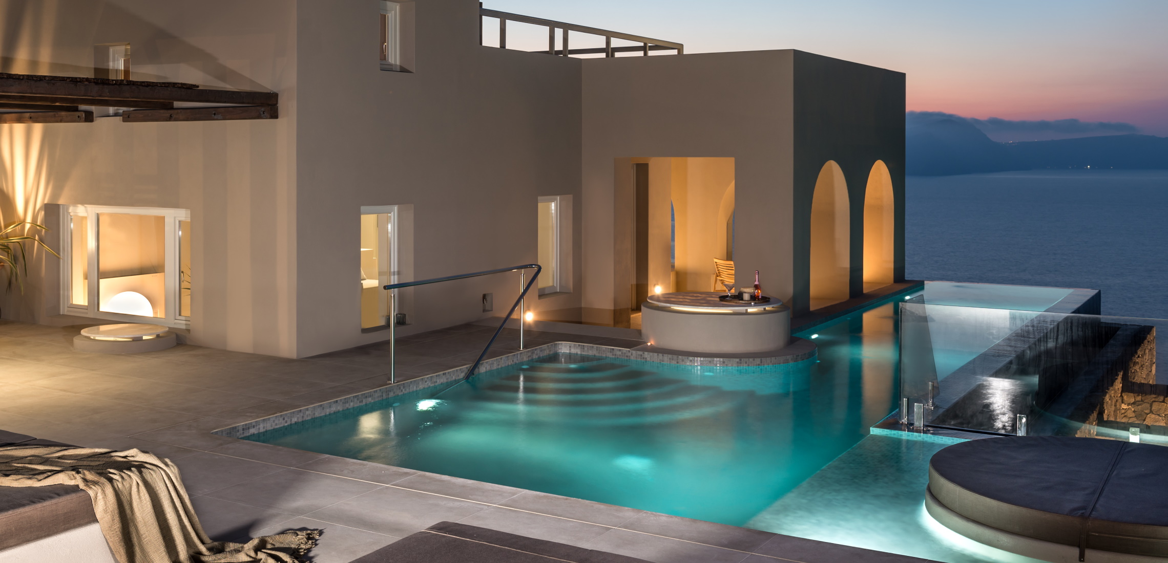 Akrotiri Luxury Villas