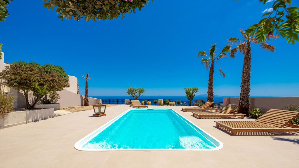 luxury villas imerovigli pools