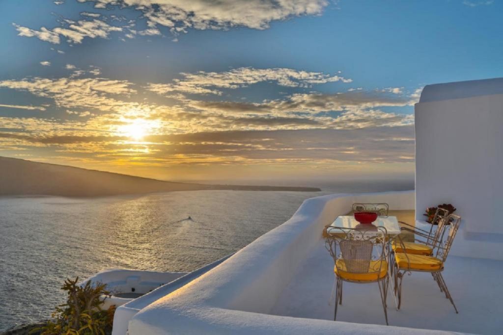 cave suites santorini