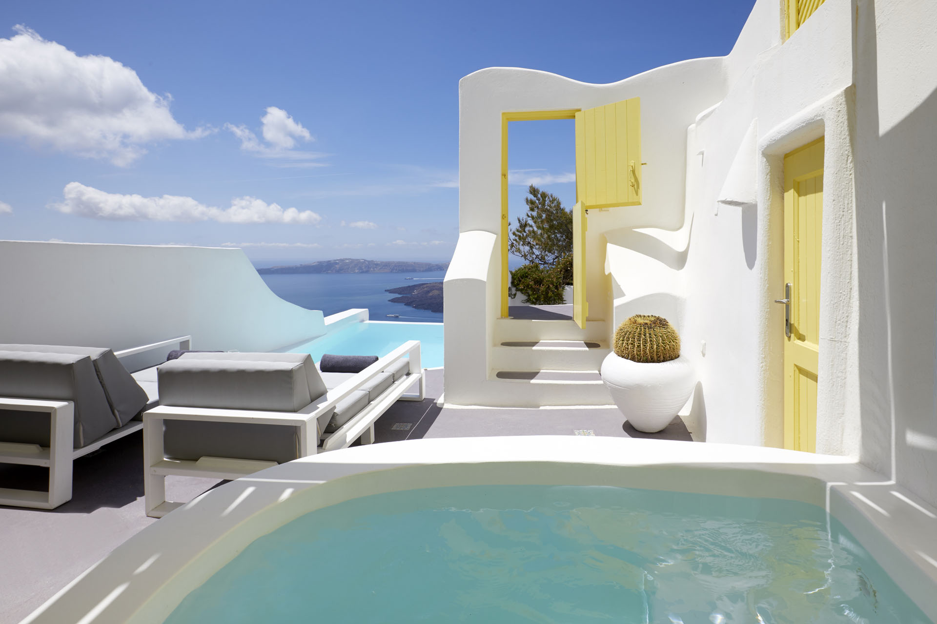 santorini boutique suites jacuzzi