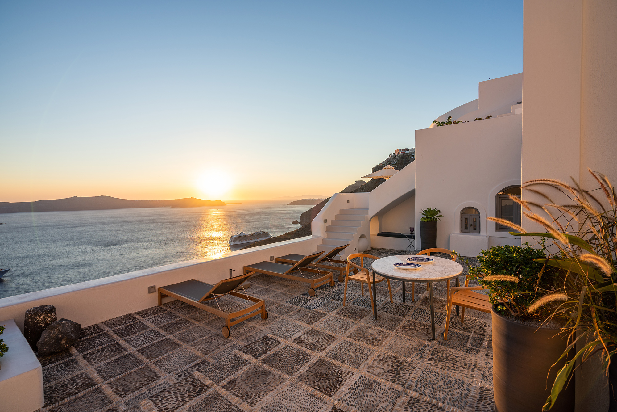 sundown fira intimate retreat