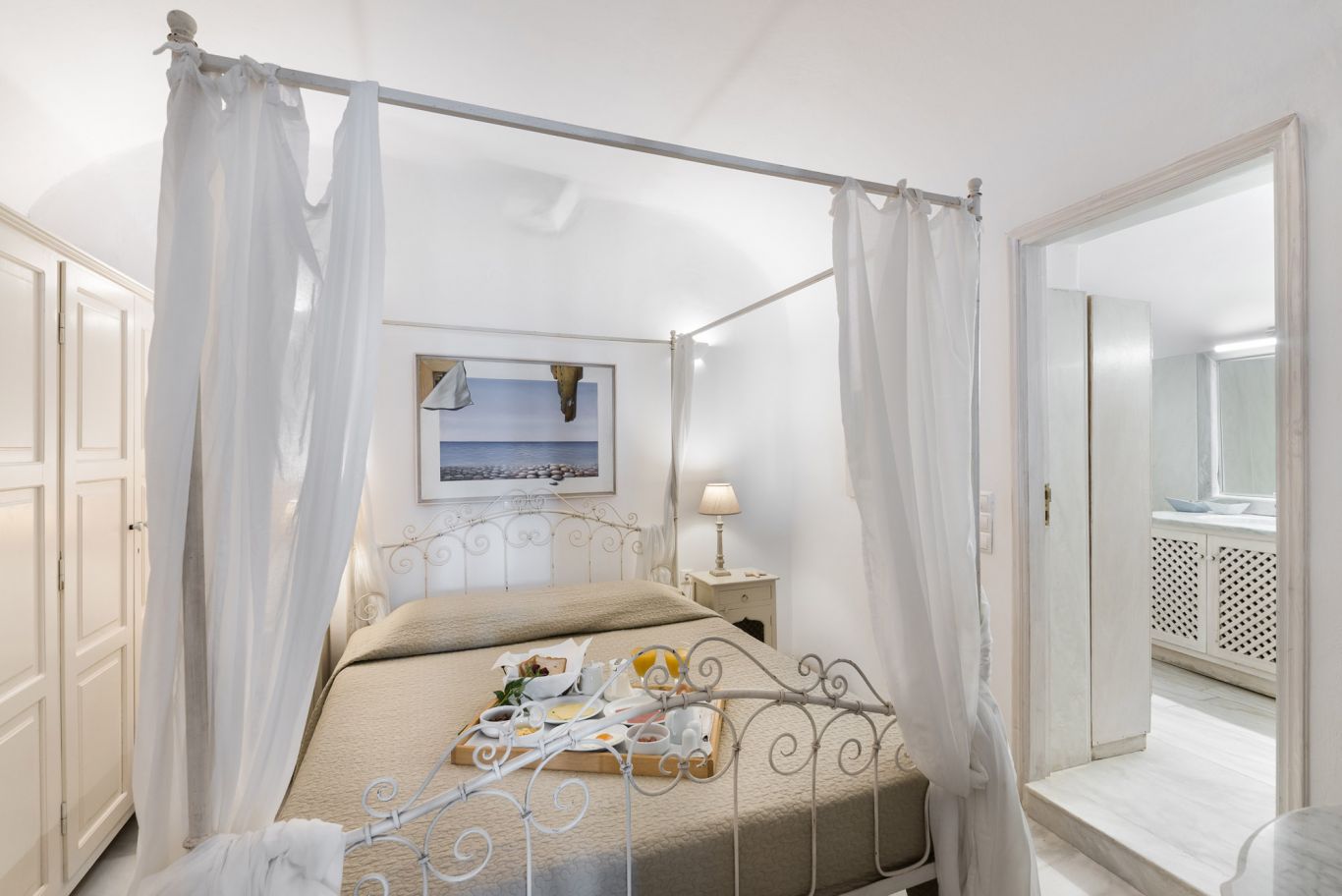 oia luxury suites