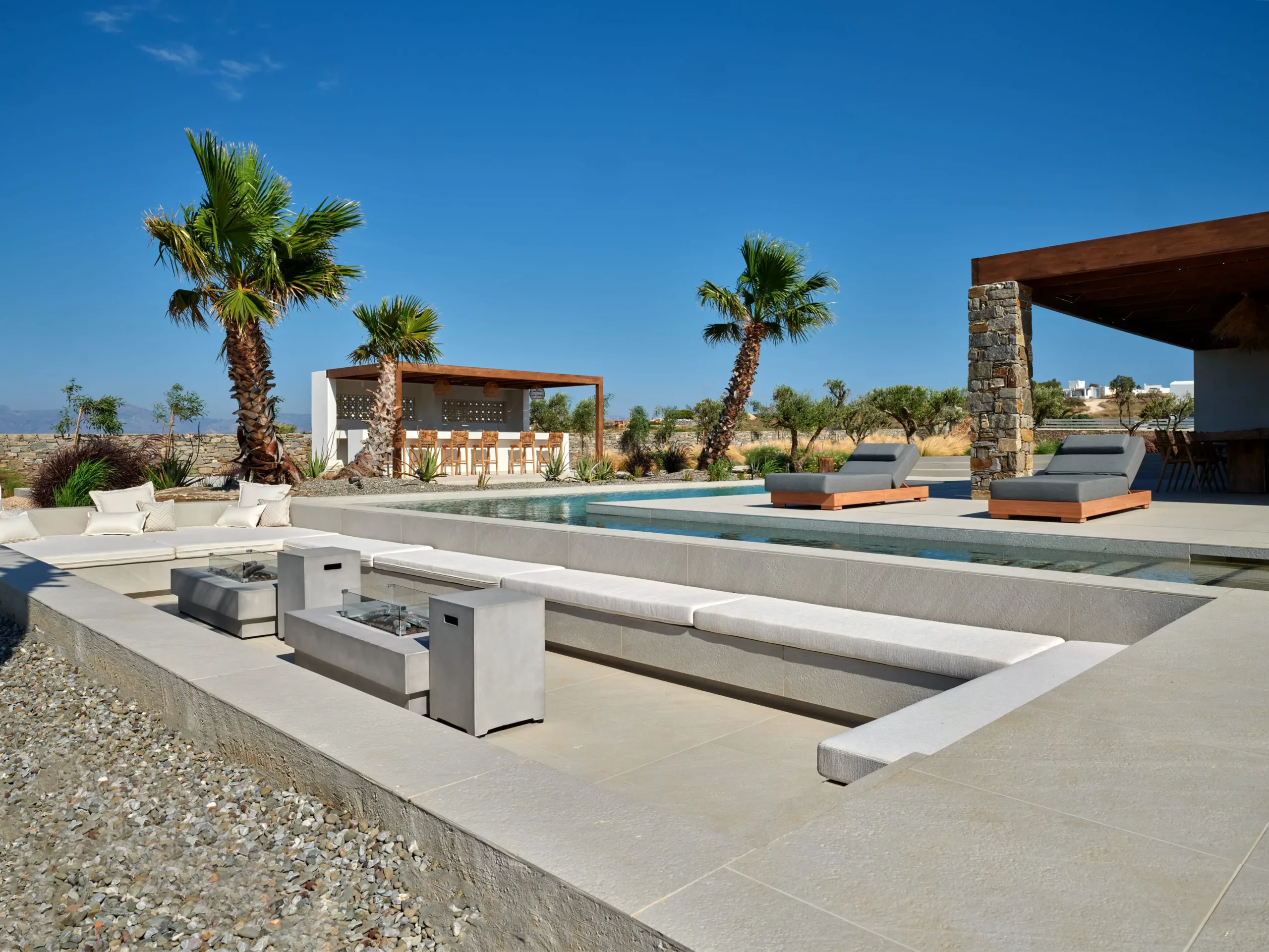 villa jardin Santa Maria Paros fire pit