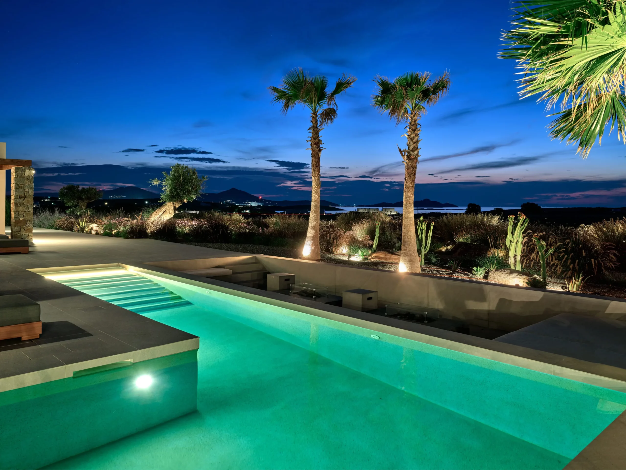 pool area villa jardin Santa Maria Paros