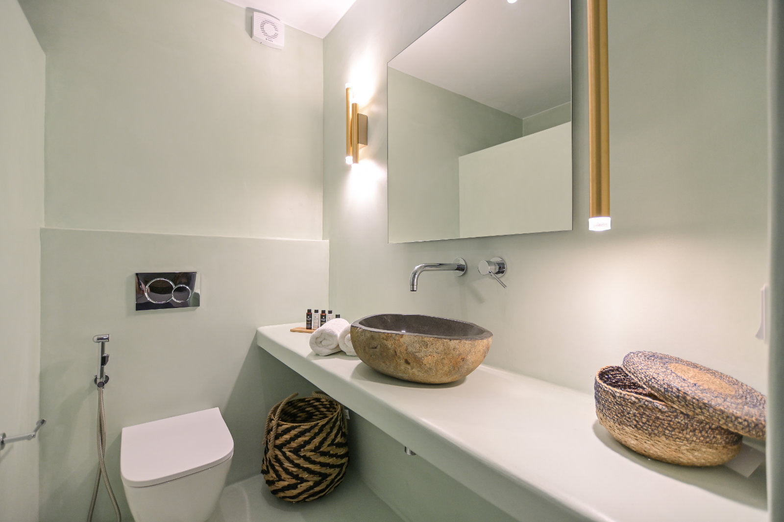 plaka beach luxury villas showers