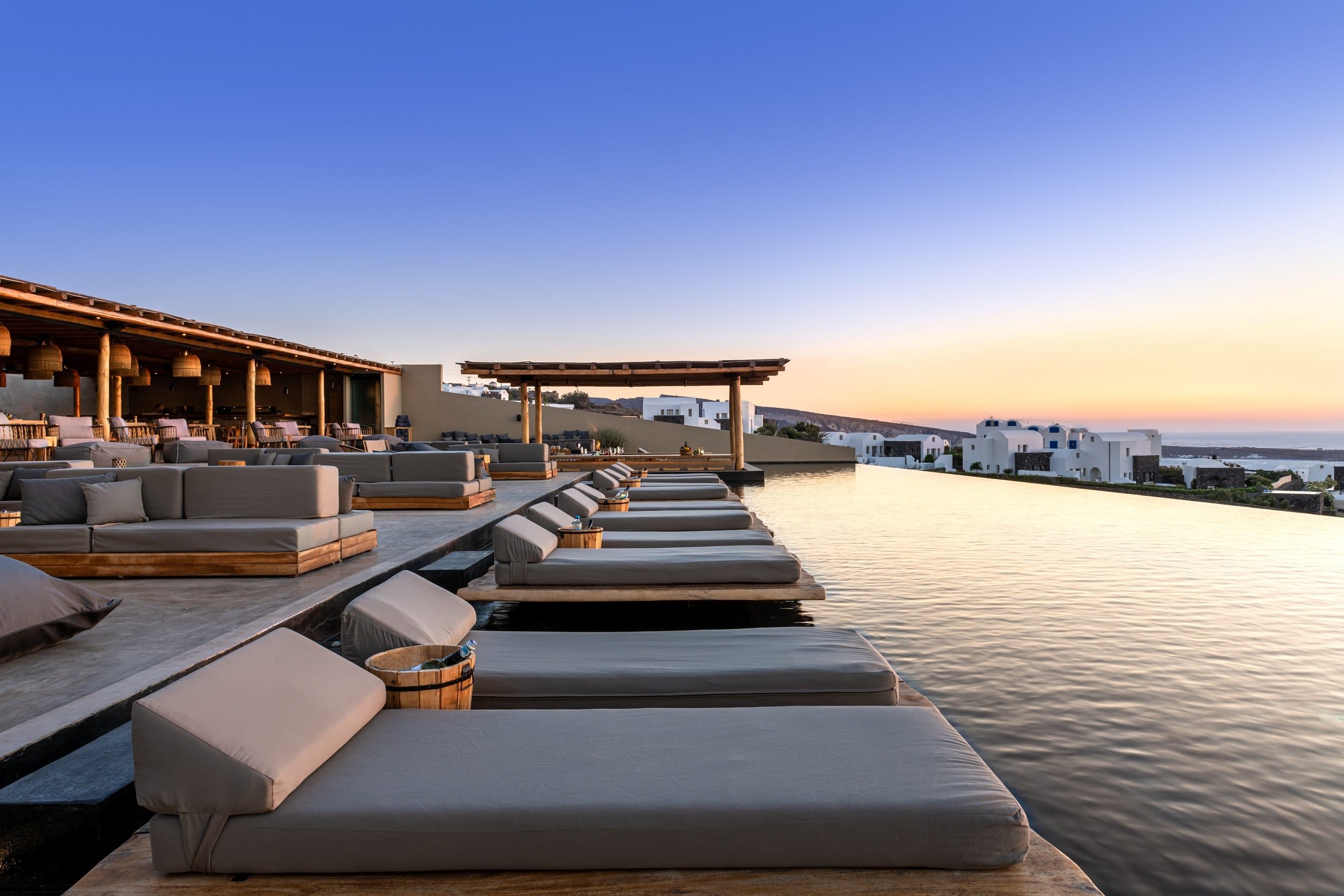 oia andronis luxury villas