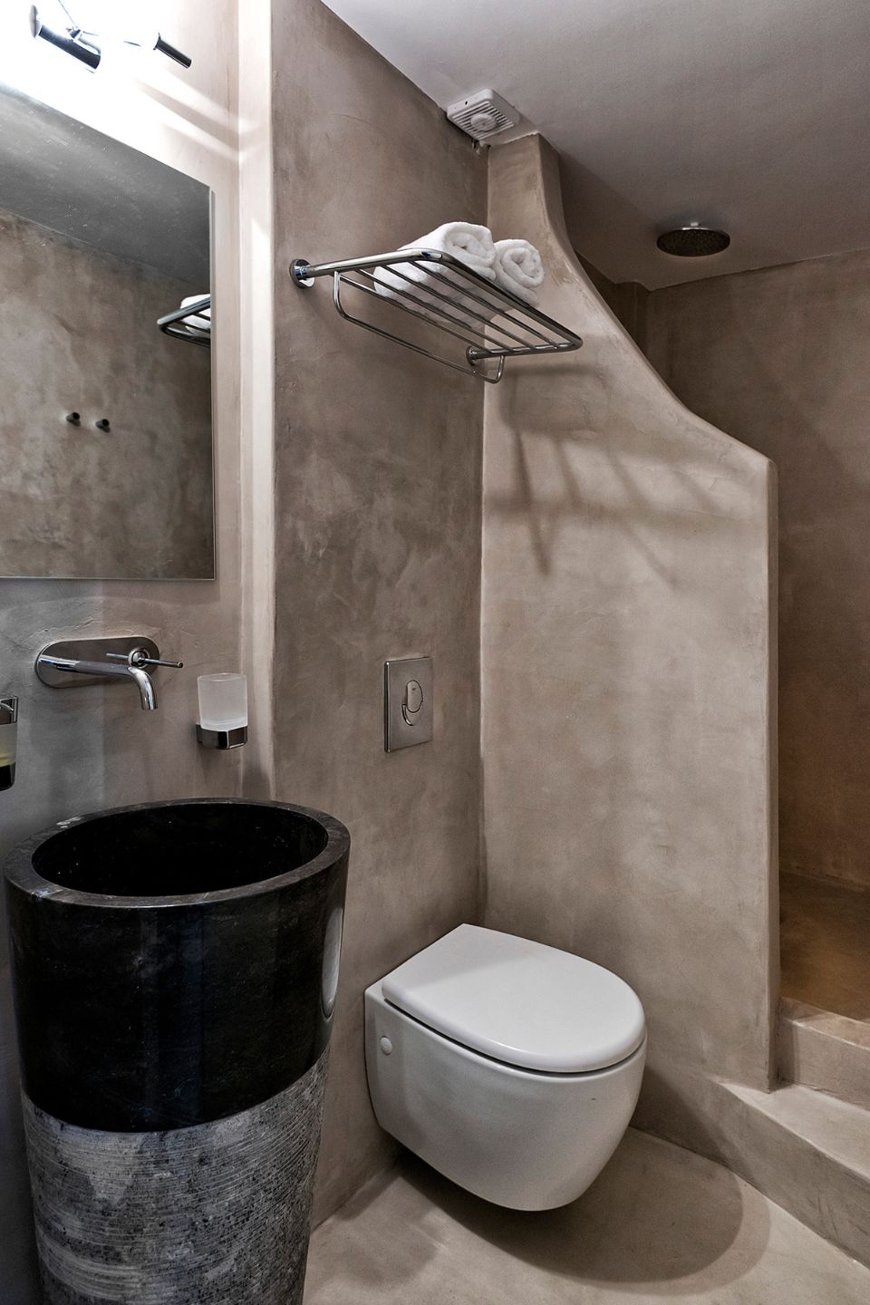 exo gonia villa I Santorini shower